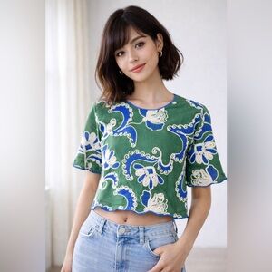 NWOT Never A Wallflower 1/2 Sleeve Crop Top Shirt, Green, Blue “Crewel Work”, XS